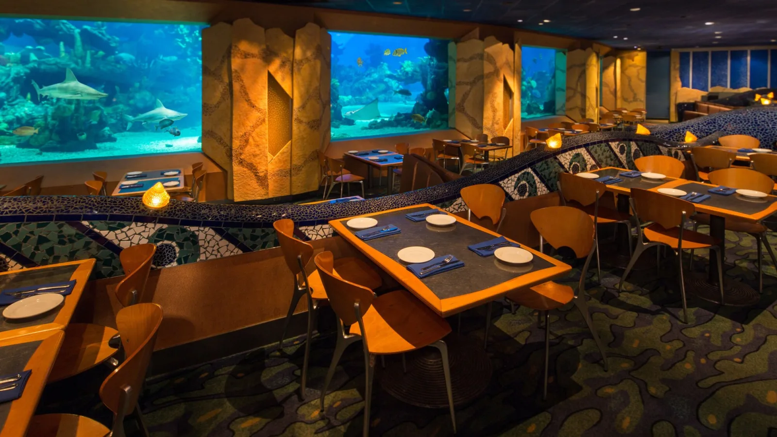 Dining tables beside the aquarium windows at Coral Reef Restaurant in EPCOT